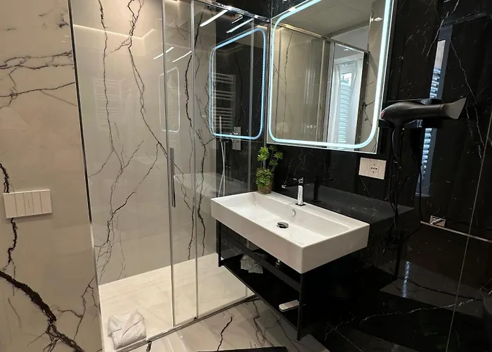 Charma Luxury - *